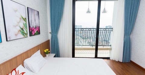 Tường màu trắng nên chọn rèm cửa màu gì?